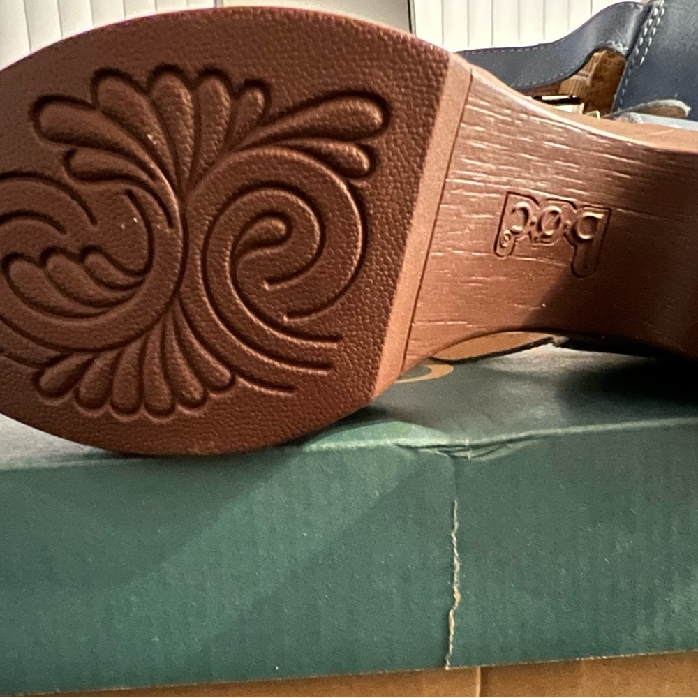 Brand new never worn boc clogs